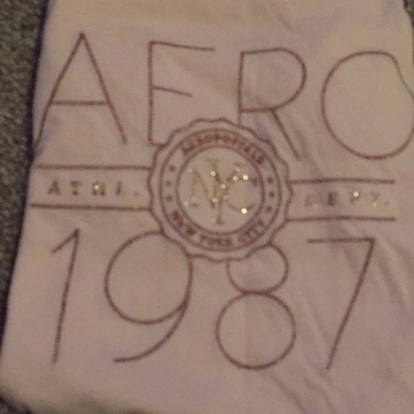 Girls Aeropostale shirt no stains - Picture 5 of 5